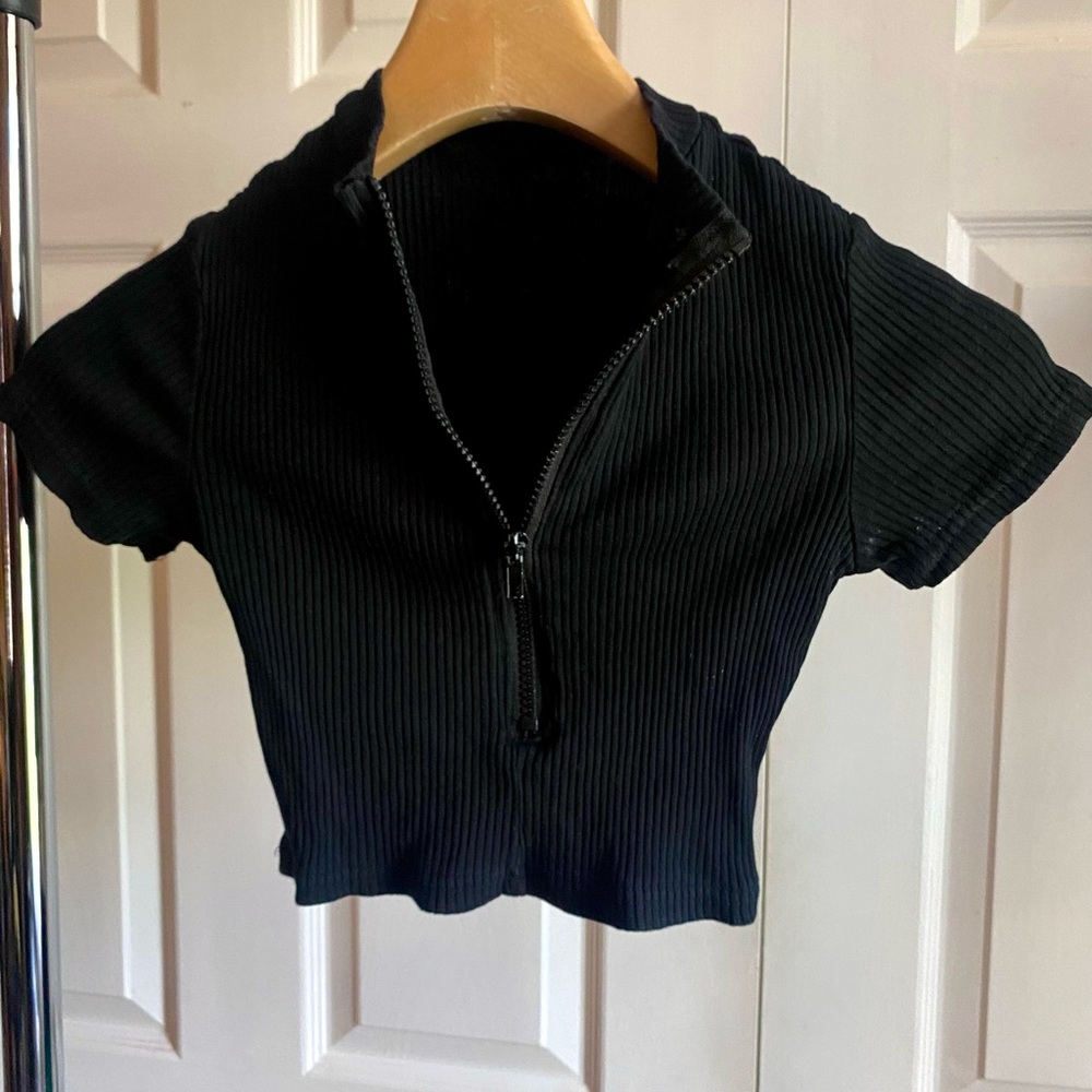 Black Ribbed Zip-Up Crop Top